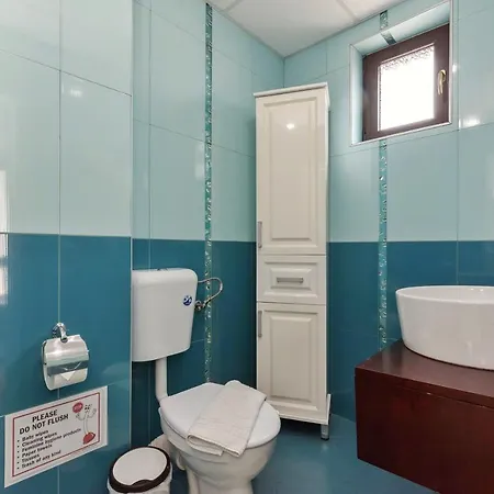 בית נופש Kaja בנסקו